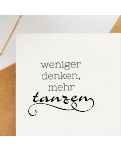 Holzstempel mit Abdruck: weniger denken, mehr tanzen  